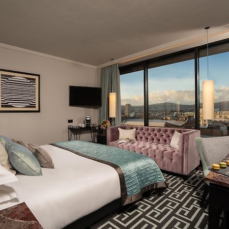 The Fitzwilliam Hotel Belfast Kültér fotó A bedroom at the hotel