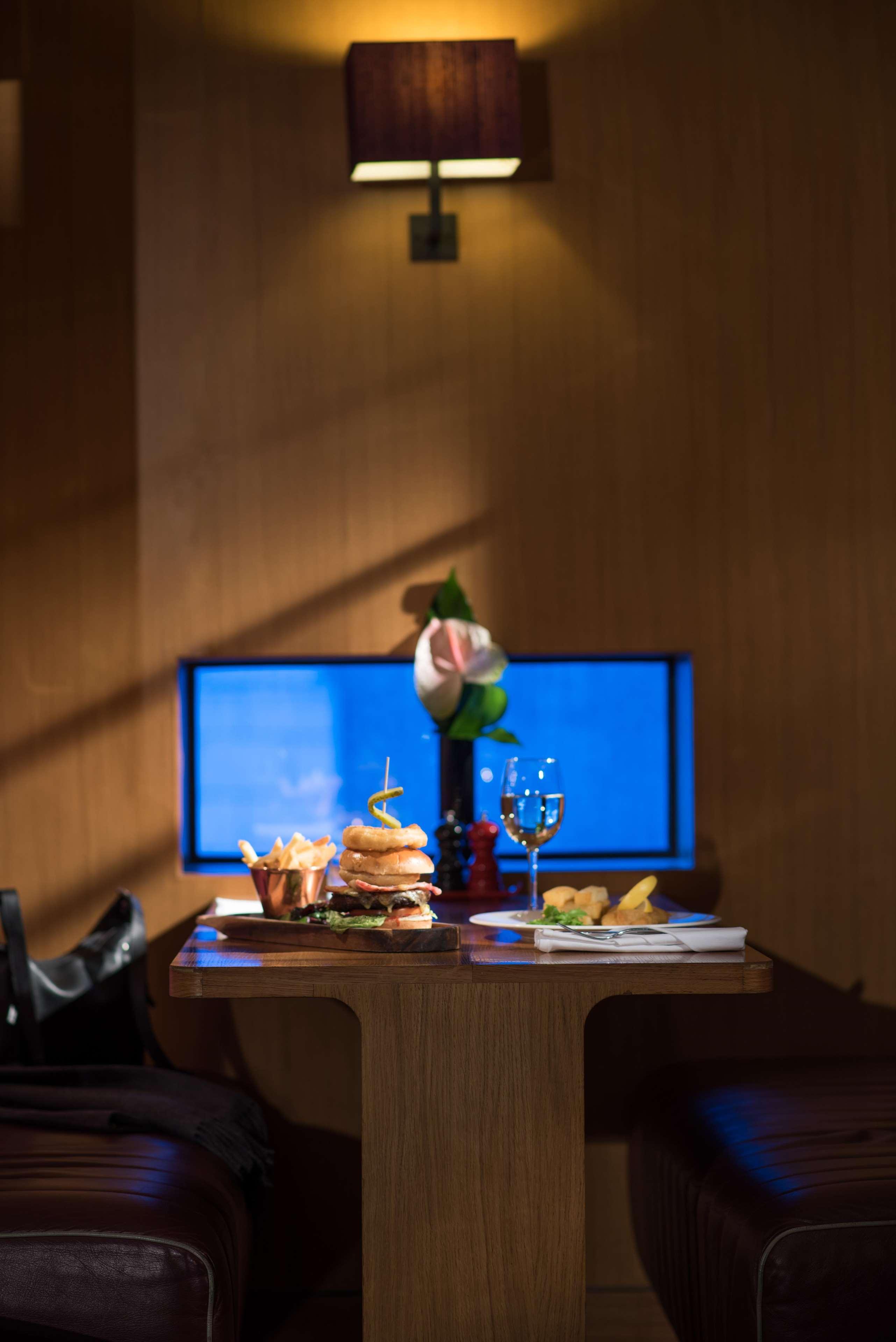 The Fitzwilliam Hotel Belfast Kültér fotó Room service