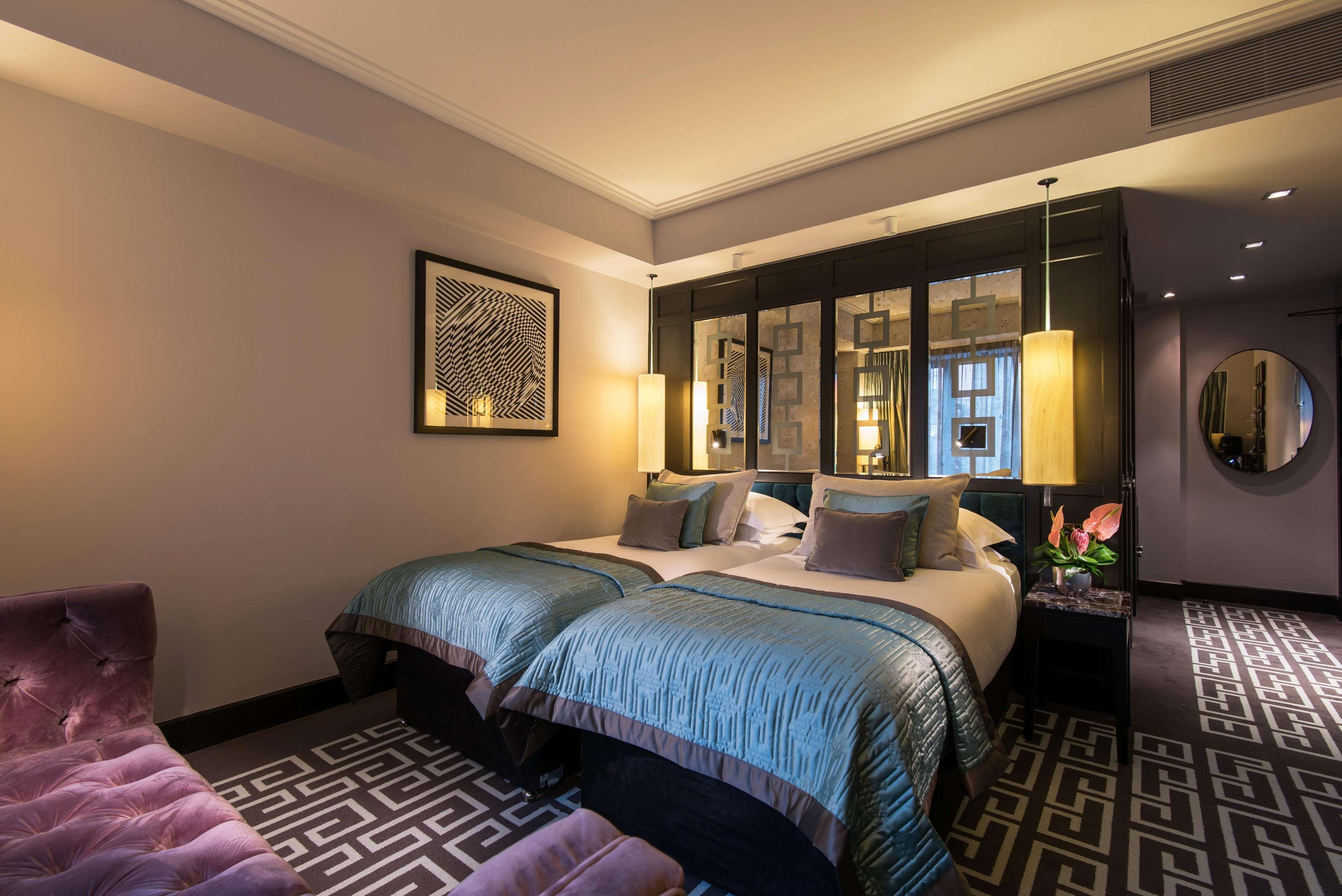 The Fitzwilliam Hotel Belfast Kültér fotó A room at the Mandarin Oriental London