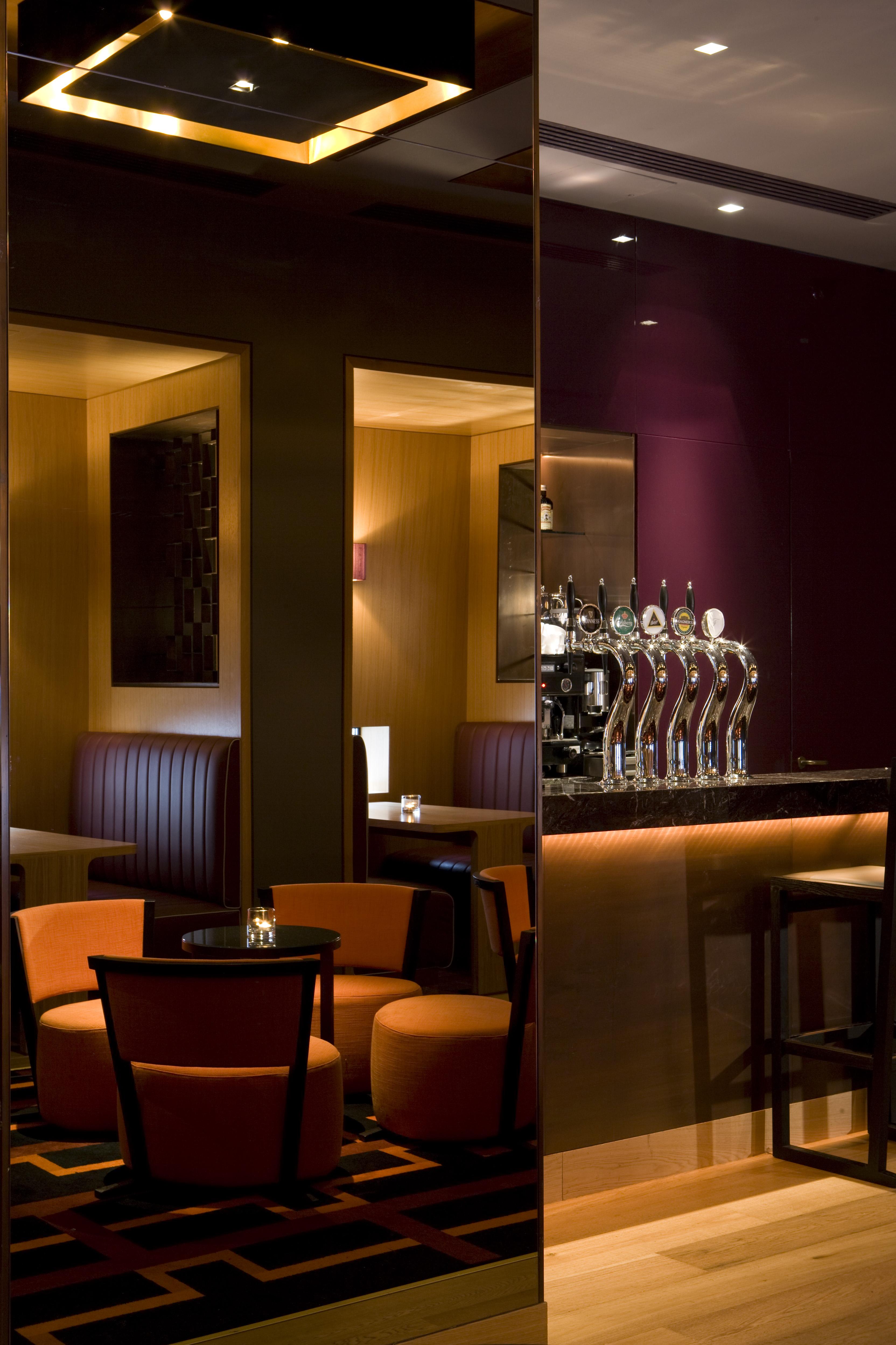 The Fitzwilliam Hotel Belfast Kültér fotó The bar at the hotel