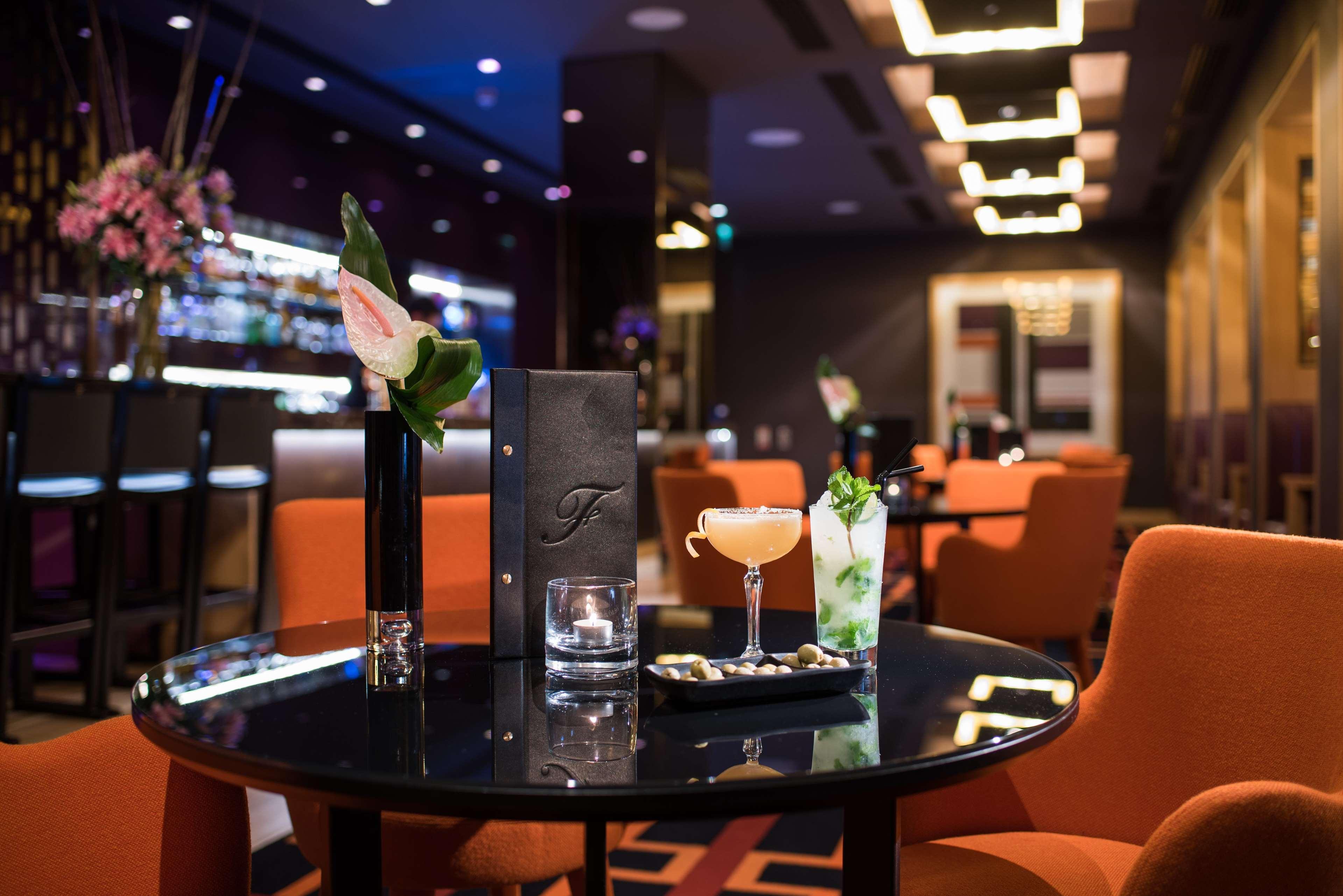 The Fitzwilliam Hotel Belfast Kültér fotó The bar at the hotel