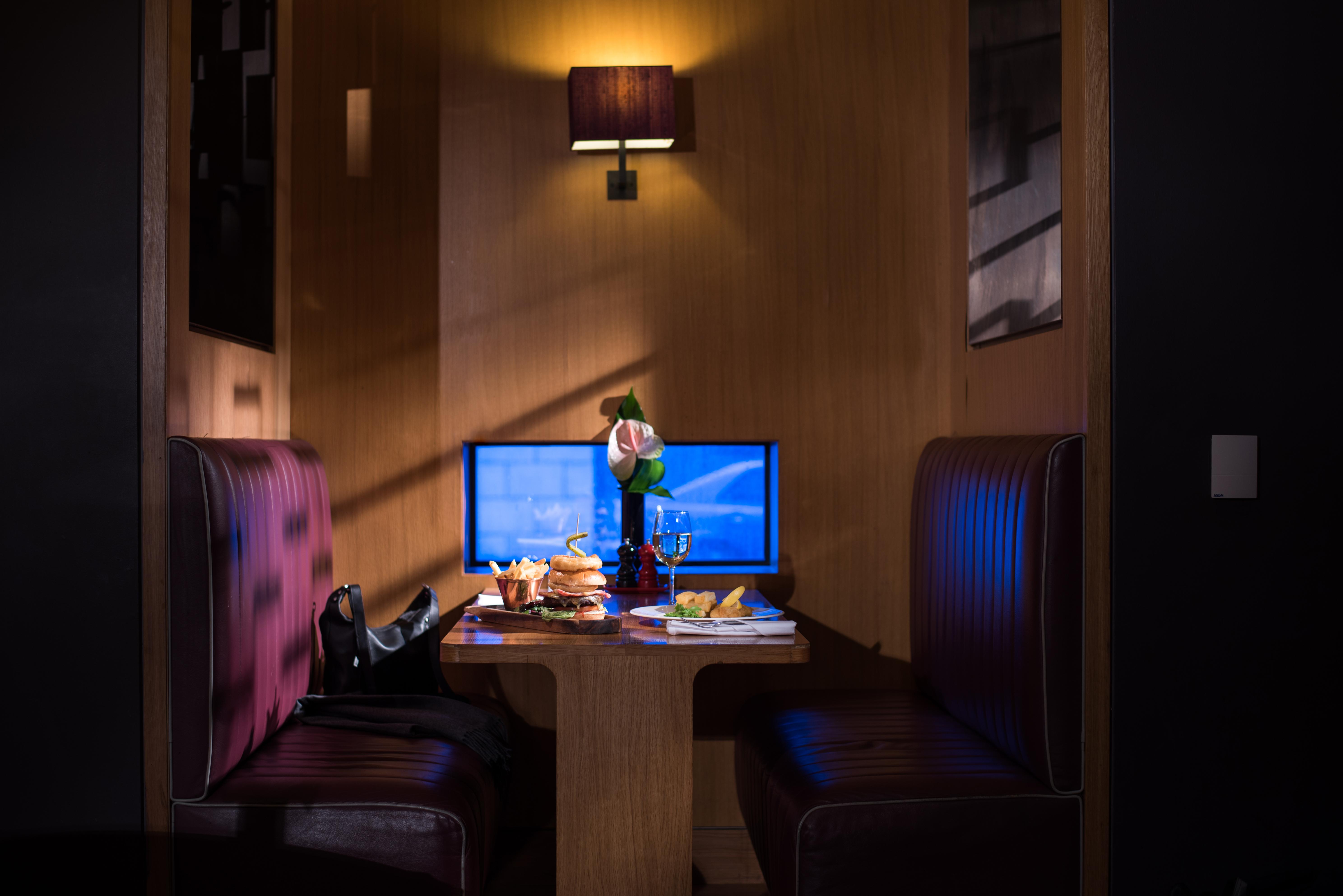 The Fitzwilliam Hotel Belfast Kültér fotó A private booth at the restaurant