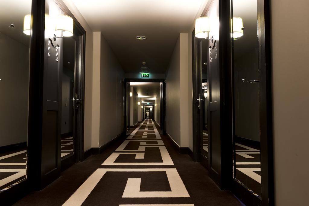 The Fitzwilliam Hotel Belfast Kültér fotó A corridor